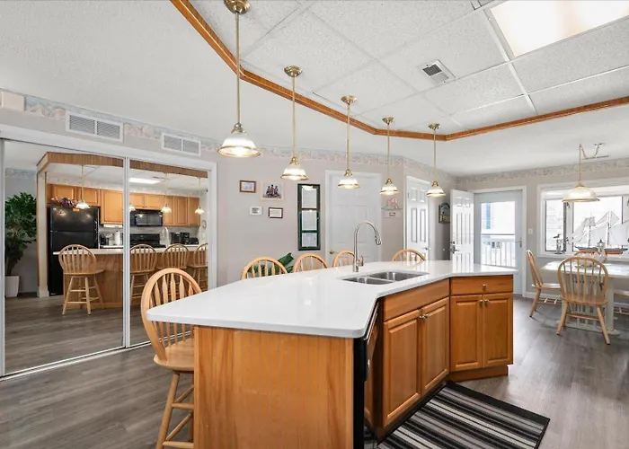 Great 2 Bedroom In Tiffanie By The Sea With Outdoor Pool! *