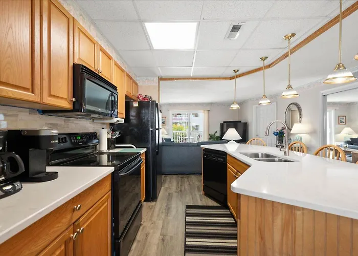 Great 2 Bedroom In Tiffanie By The Sea With Outdoor Pool!