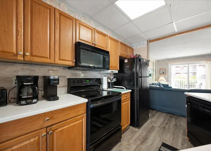 Great 2 Bedroom In Tiffanie By The Sea With Outdoor Pool!
