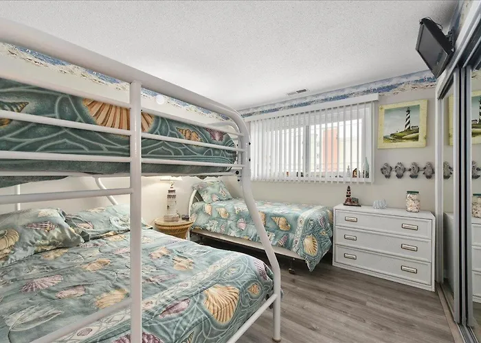 Holiday home Great 2 Bedroom In Tiffanie By The Sea With Outdoor Pool! *