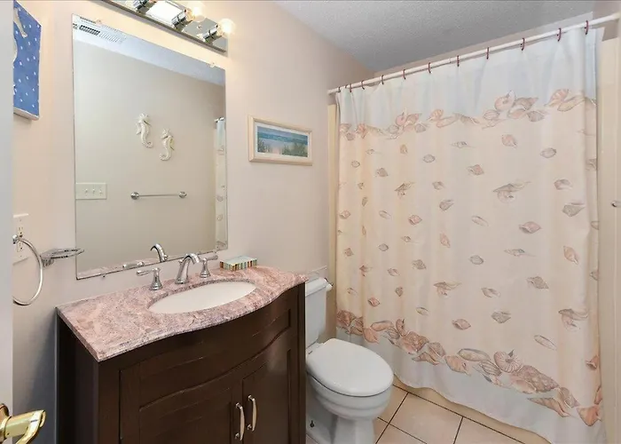 Holiday home Great 2 Bedroom In Tiffanie By The Sea With Outdoor Pool!