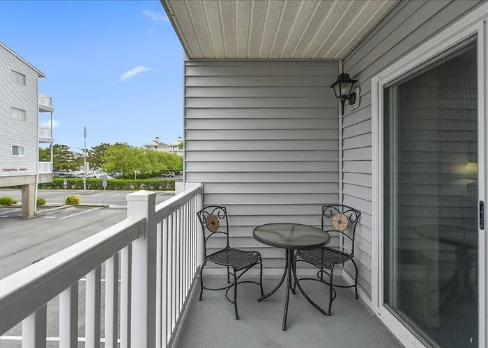 Holiday home Great 2 Bedroom In Tiffanie By The Sea With Outdoor Pool!